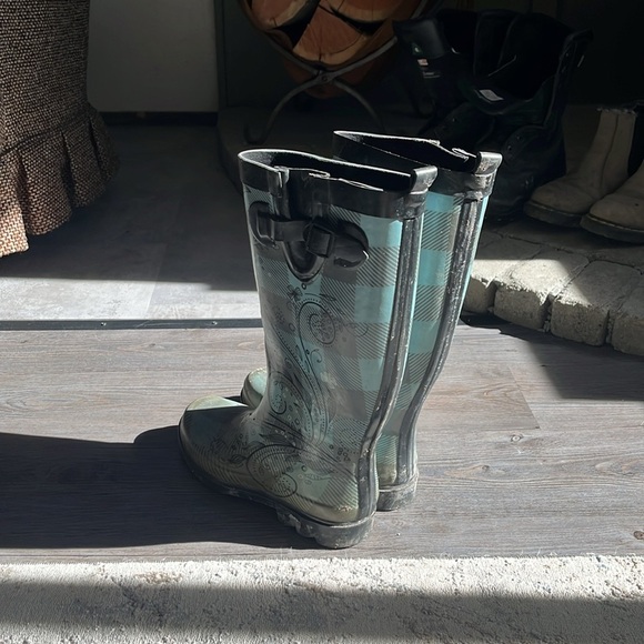 Pattern  rubber boots, size US eight ladies - Picture 3 of 3